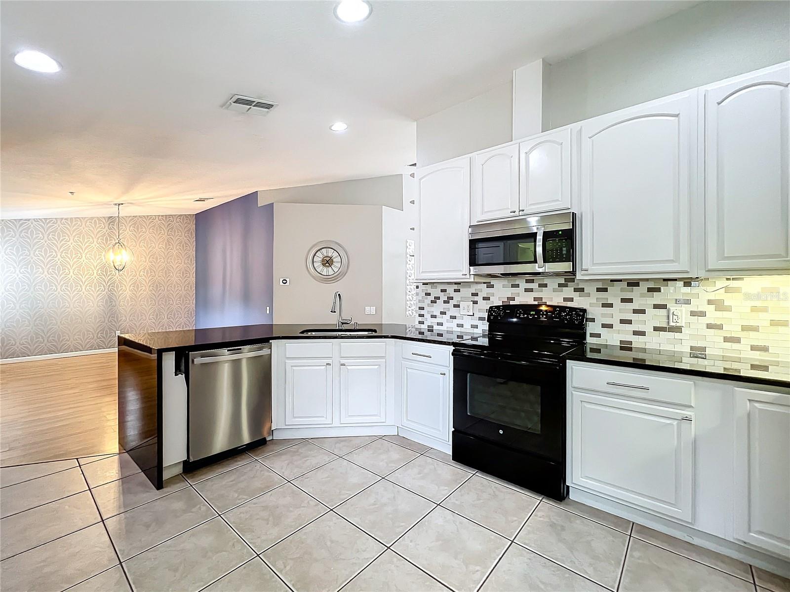 CARRIAGE HOMES/STONEBRIDGE COM - Residential Lease