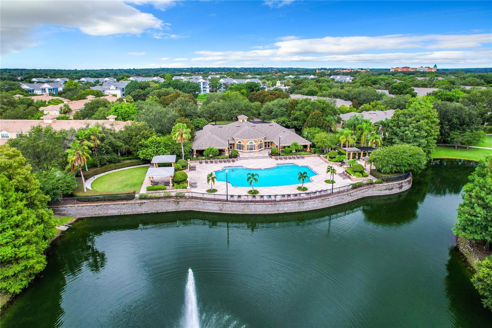 CARRIAGE HOMES/STONEBRIDGE COM - Residential Lease