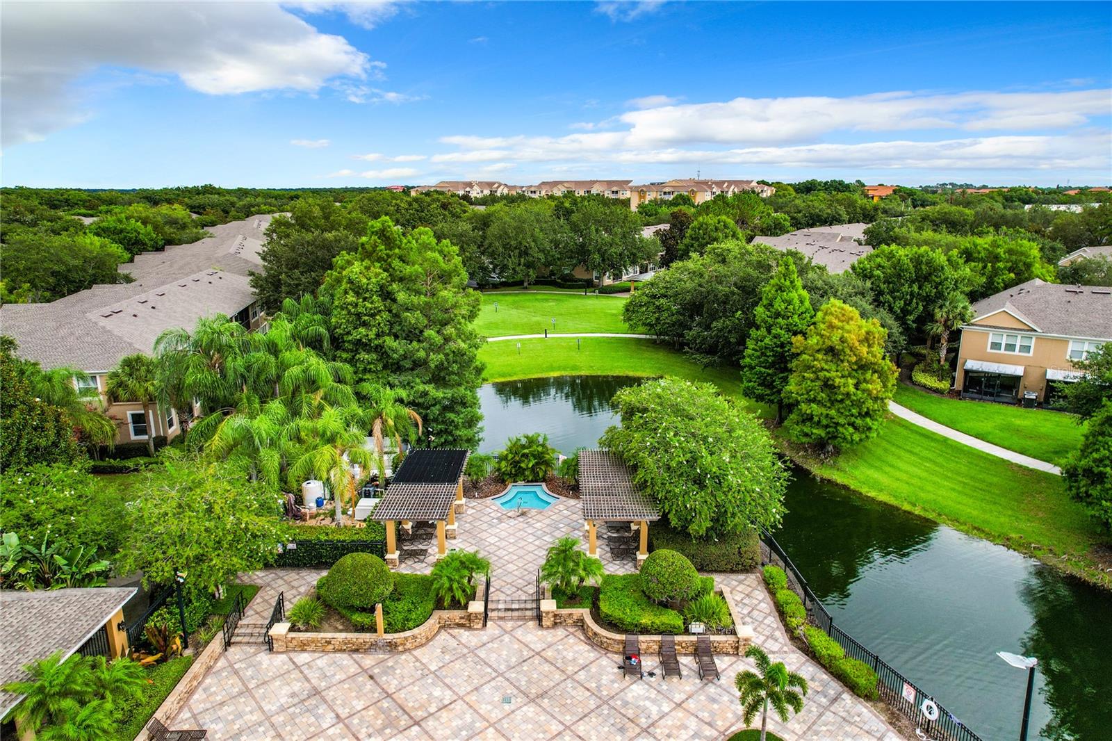 CARRIAGE HOMES/STONEBRIDGE COM - Residential Lease