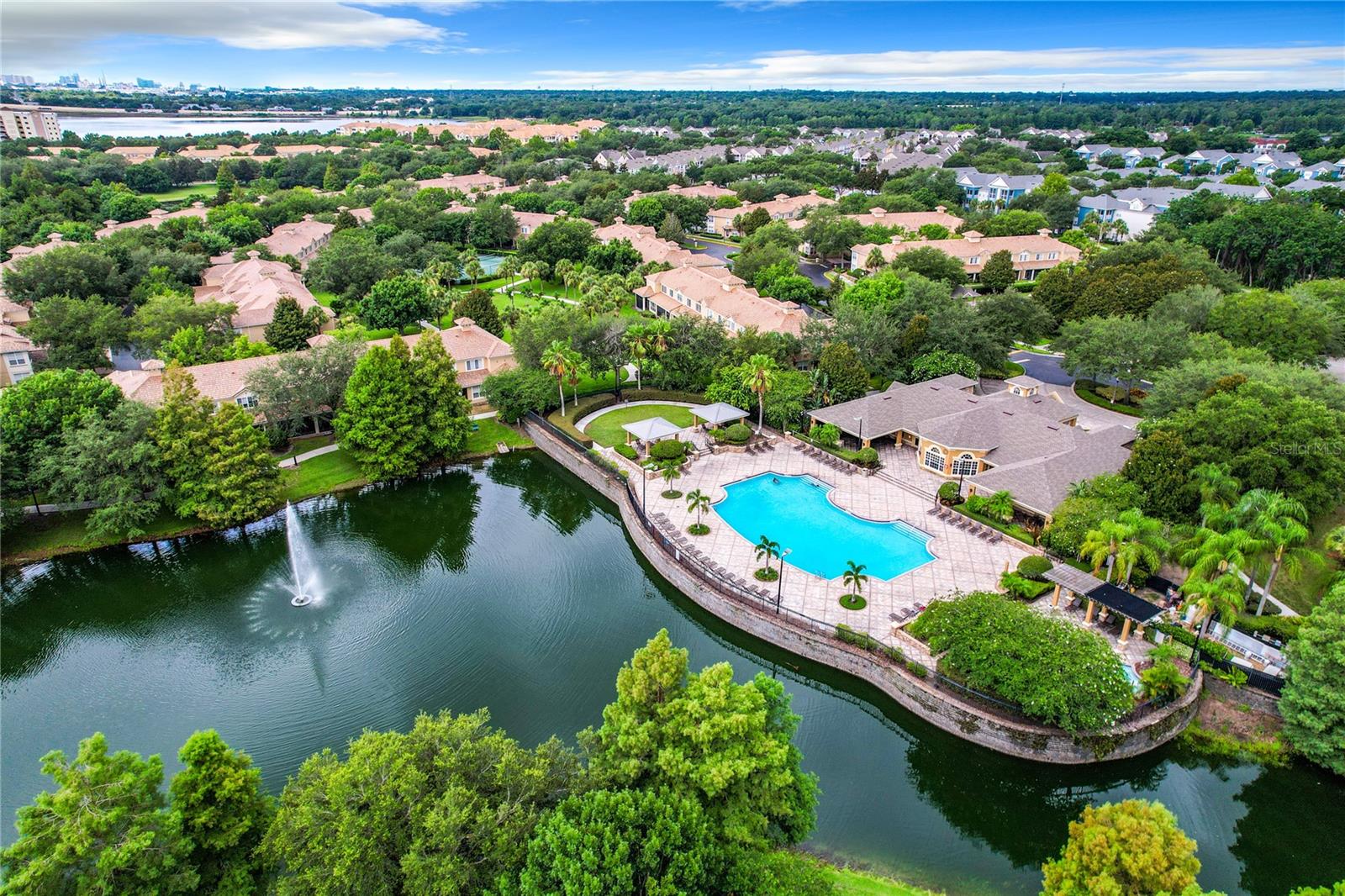 CARRIAGE HOMES/STONEBRIDGE COM - Residential Lease