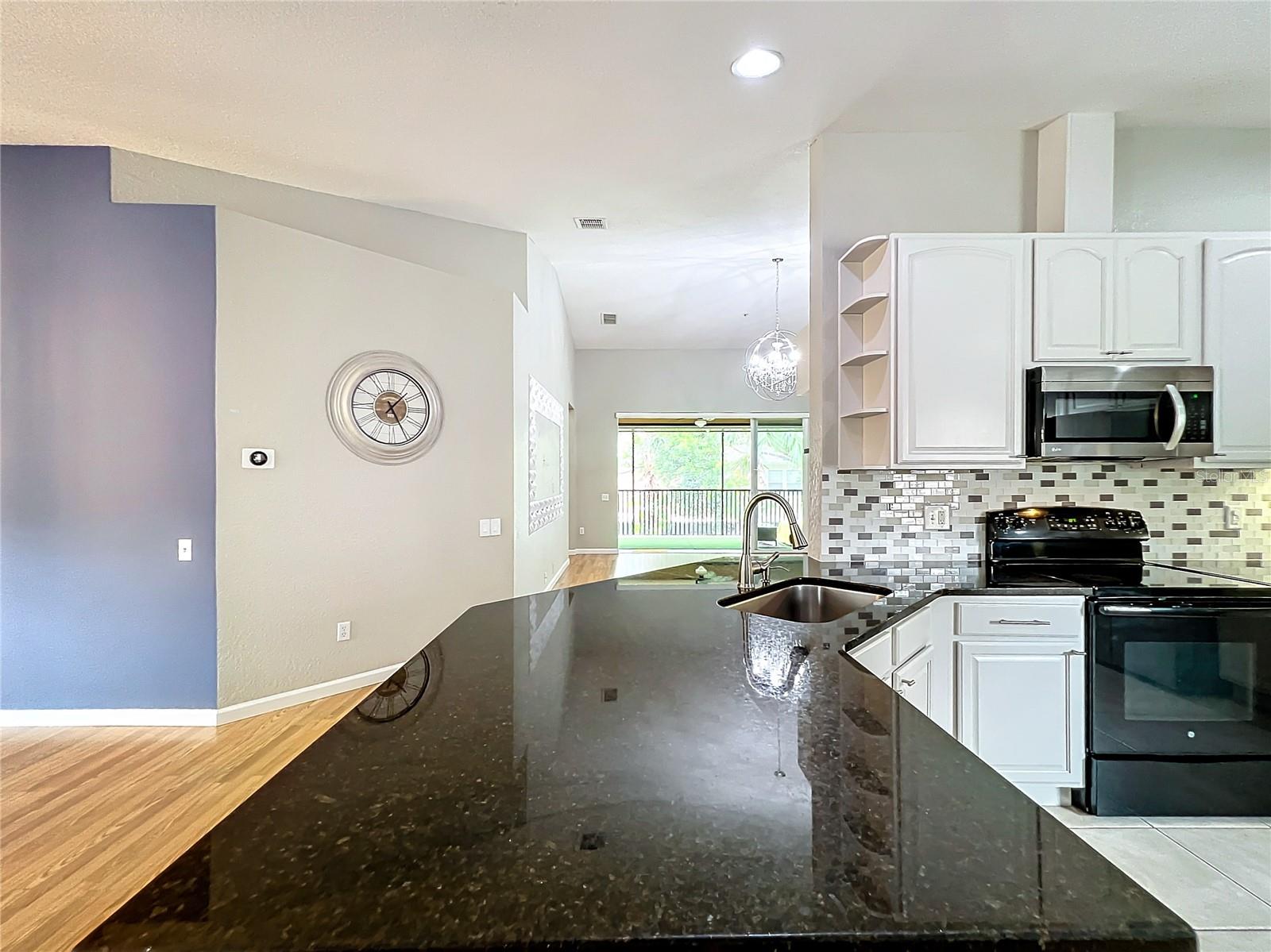 CARRIAGE HOMES/STONEBRIDGE COM - Residential Lease