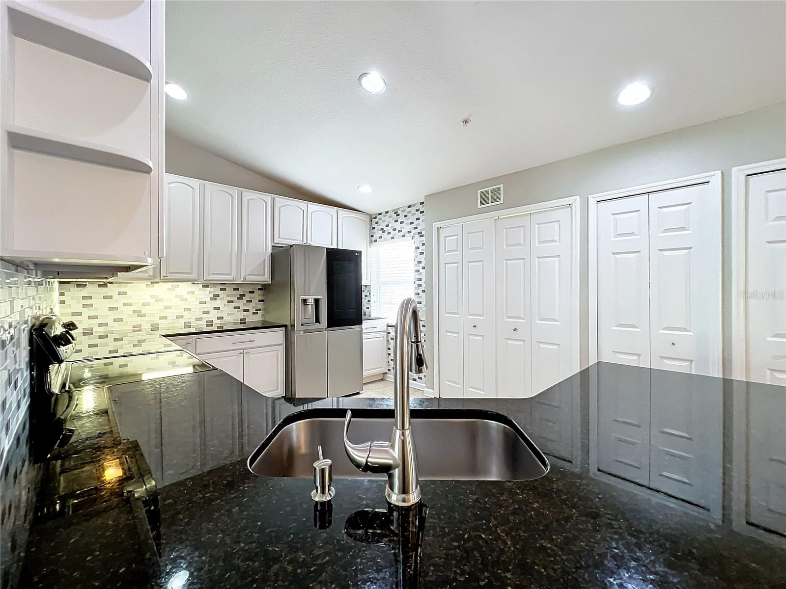 CARRIAGE HOMES/STONEBRIDGE COM - Residential Lease