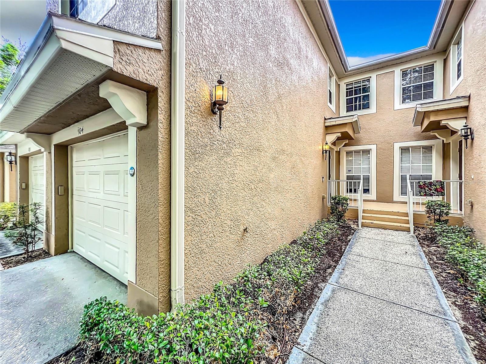 CARRIAGE HOMES/STONEBRIDGE COM - Residential Lease