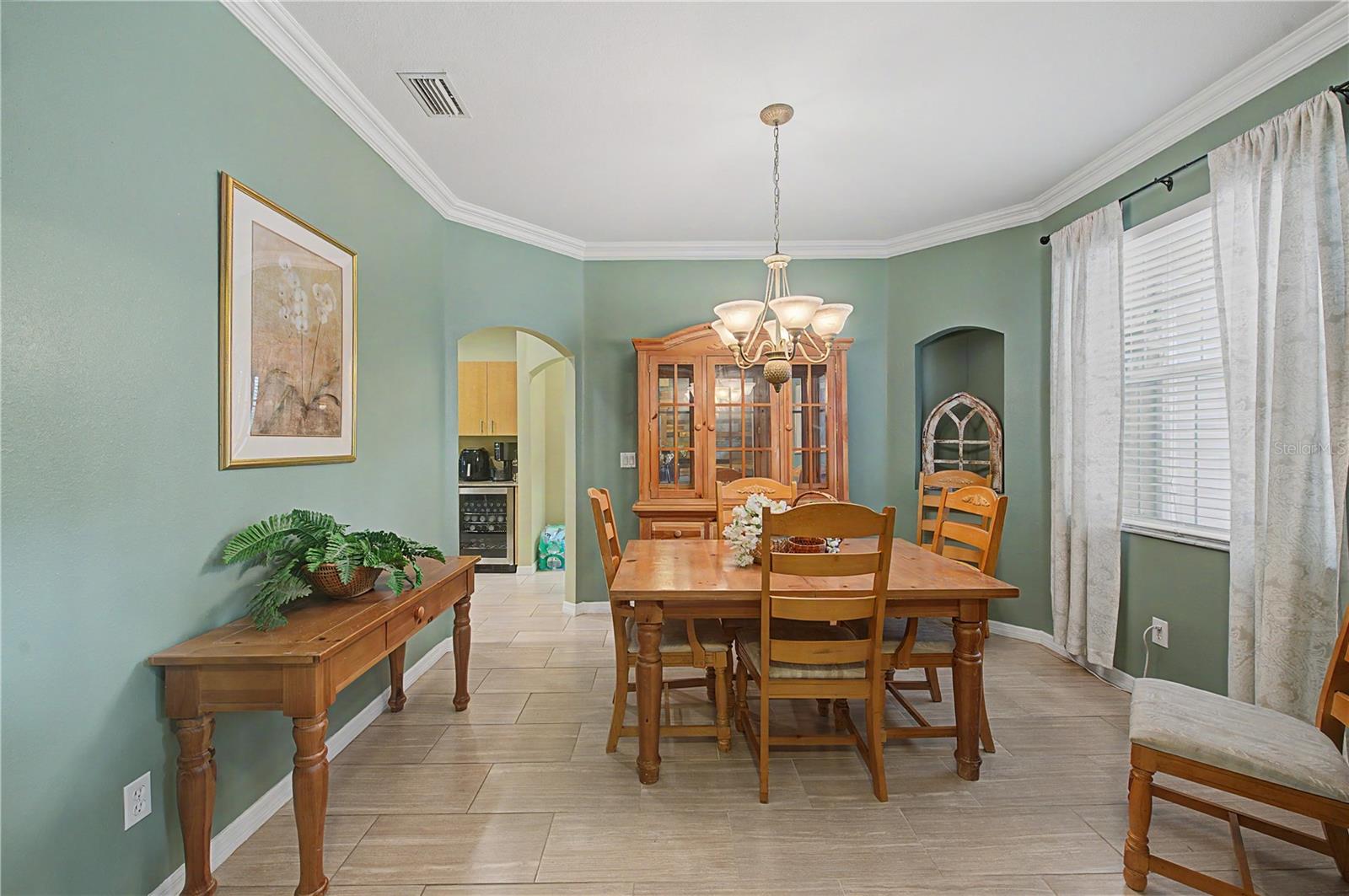 2216 PINECREST DRIVE