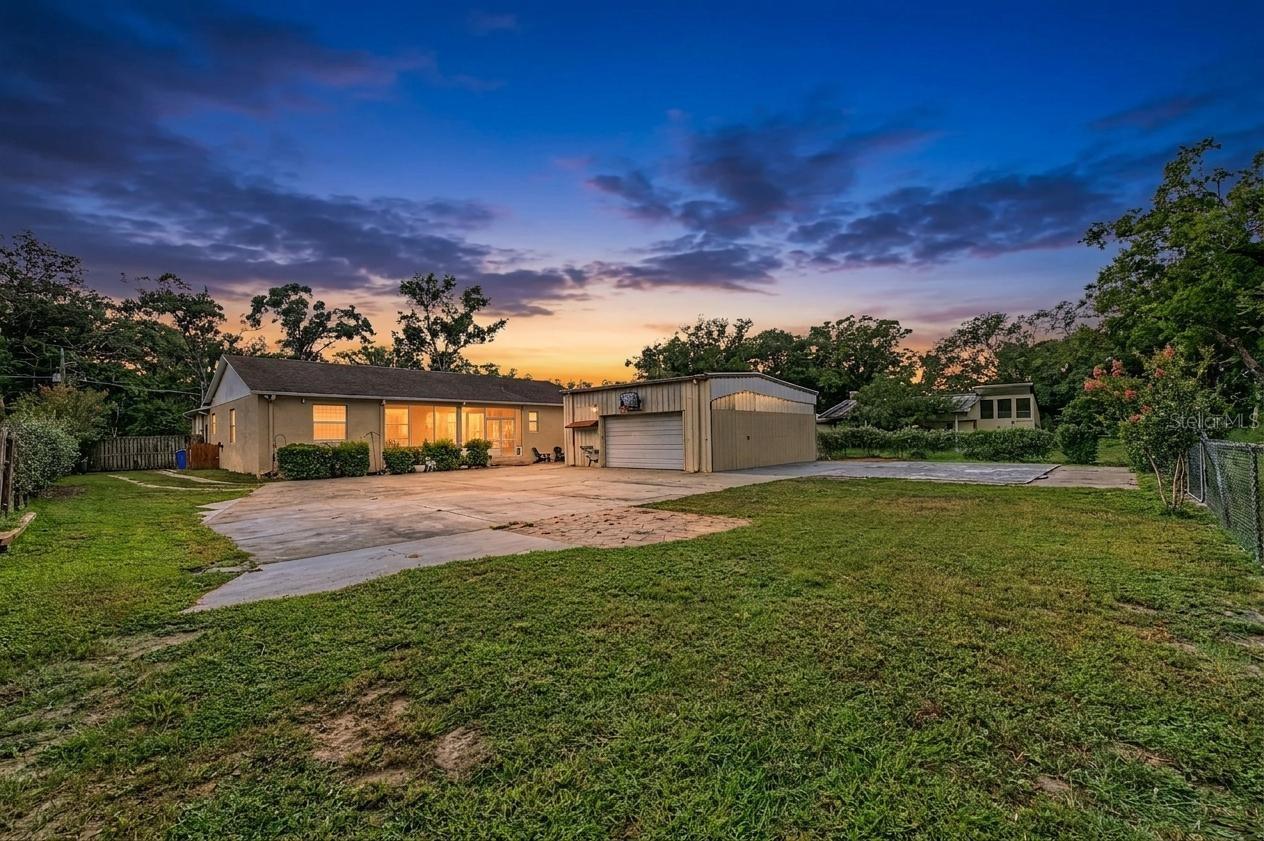 2216 PINECREST DRIVE