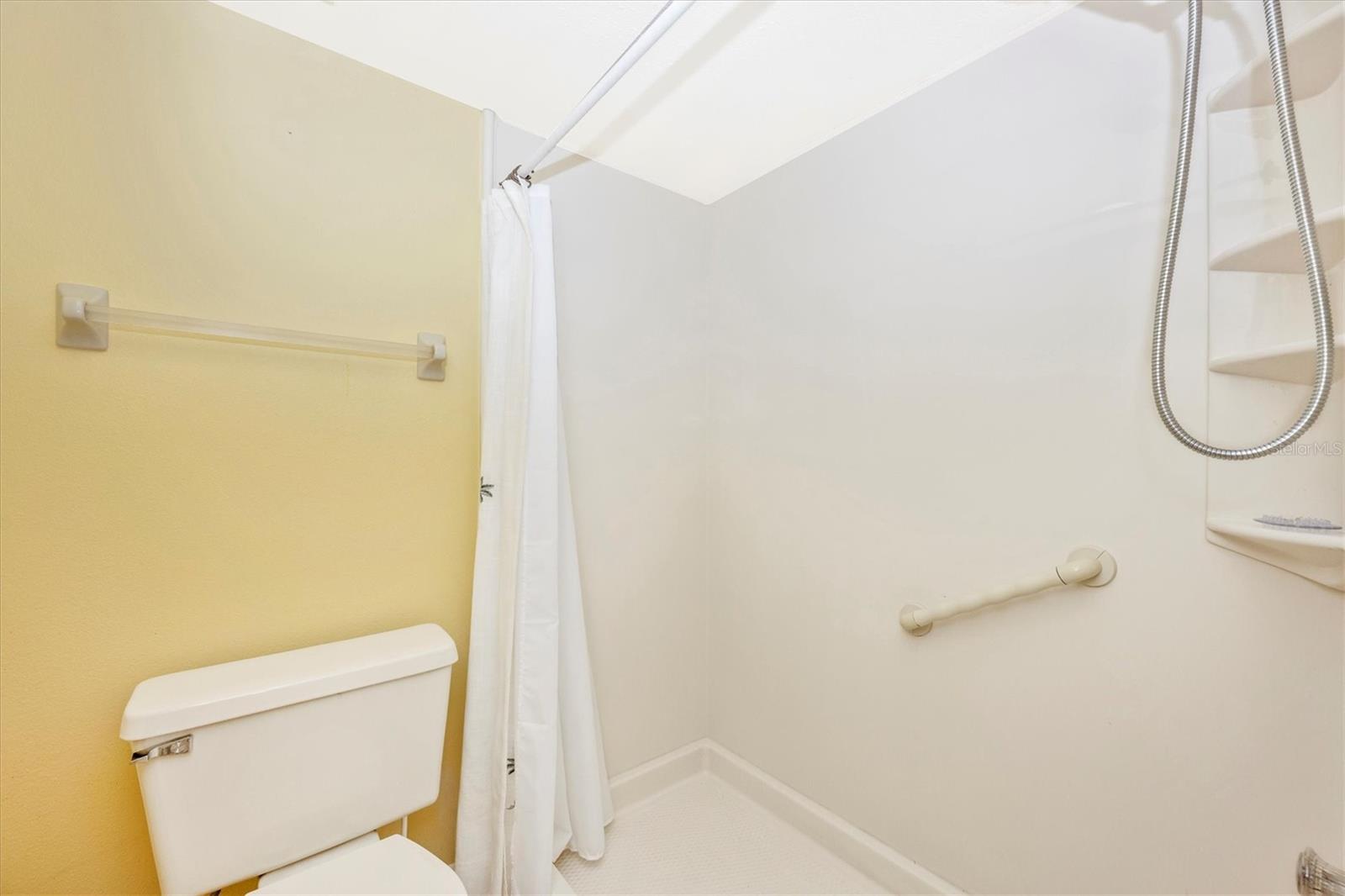 VILLAGE LAKE - Residential Lease