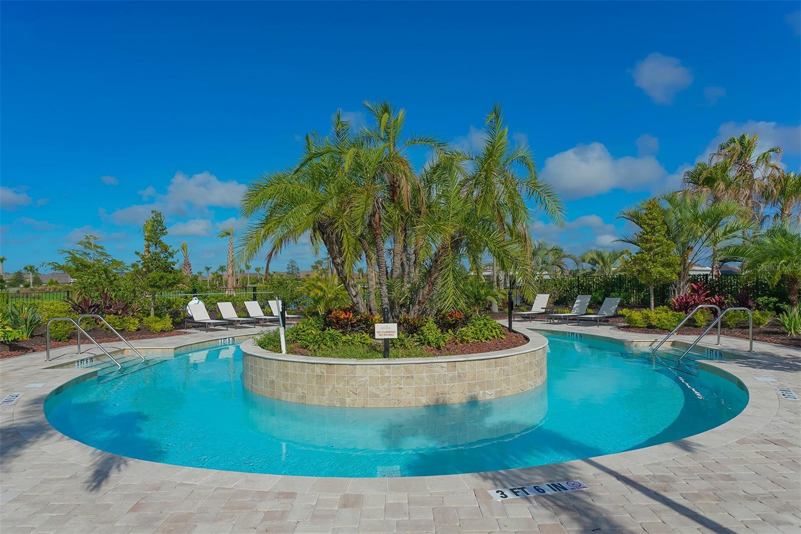 LEGACY ESTATES ON PALMER RANCH - Residential