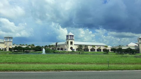 A home in PARRISH