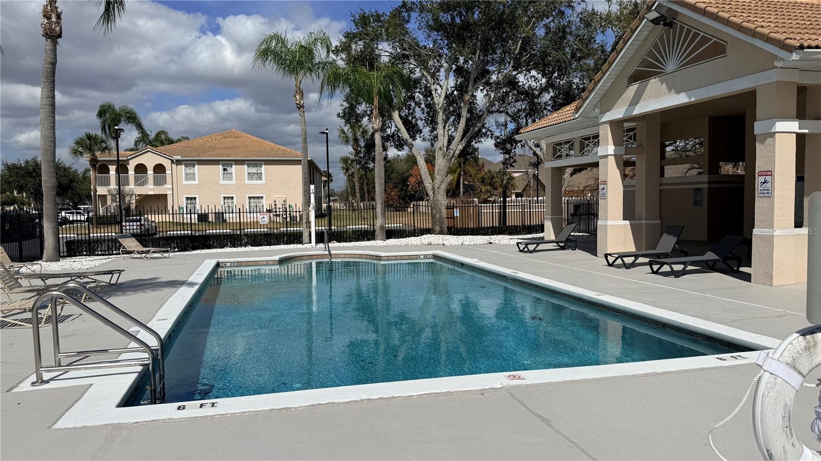 FAIRWAY GLEN AT MEADOW WOODS CONDO - Residential