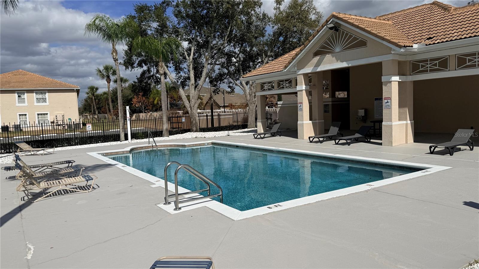 FAIRWAY GLEN AT MEADOW WOODS CONDO - Residential