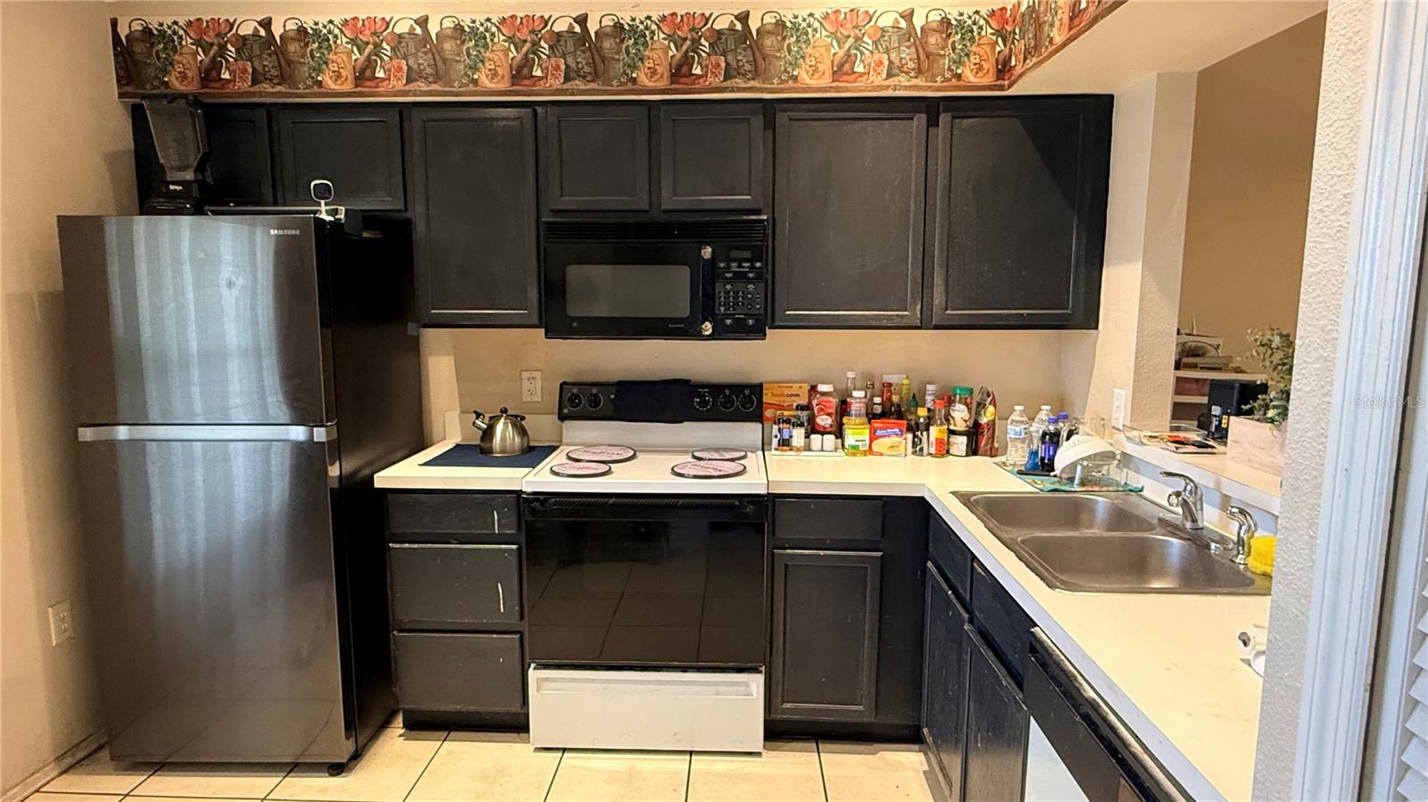 FAIRWAY GLEN AT MEADOW WOODS CONDO - Residential