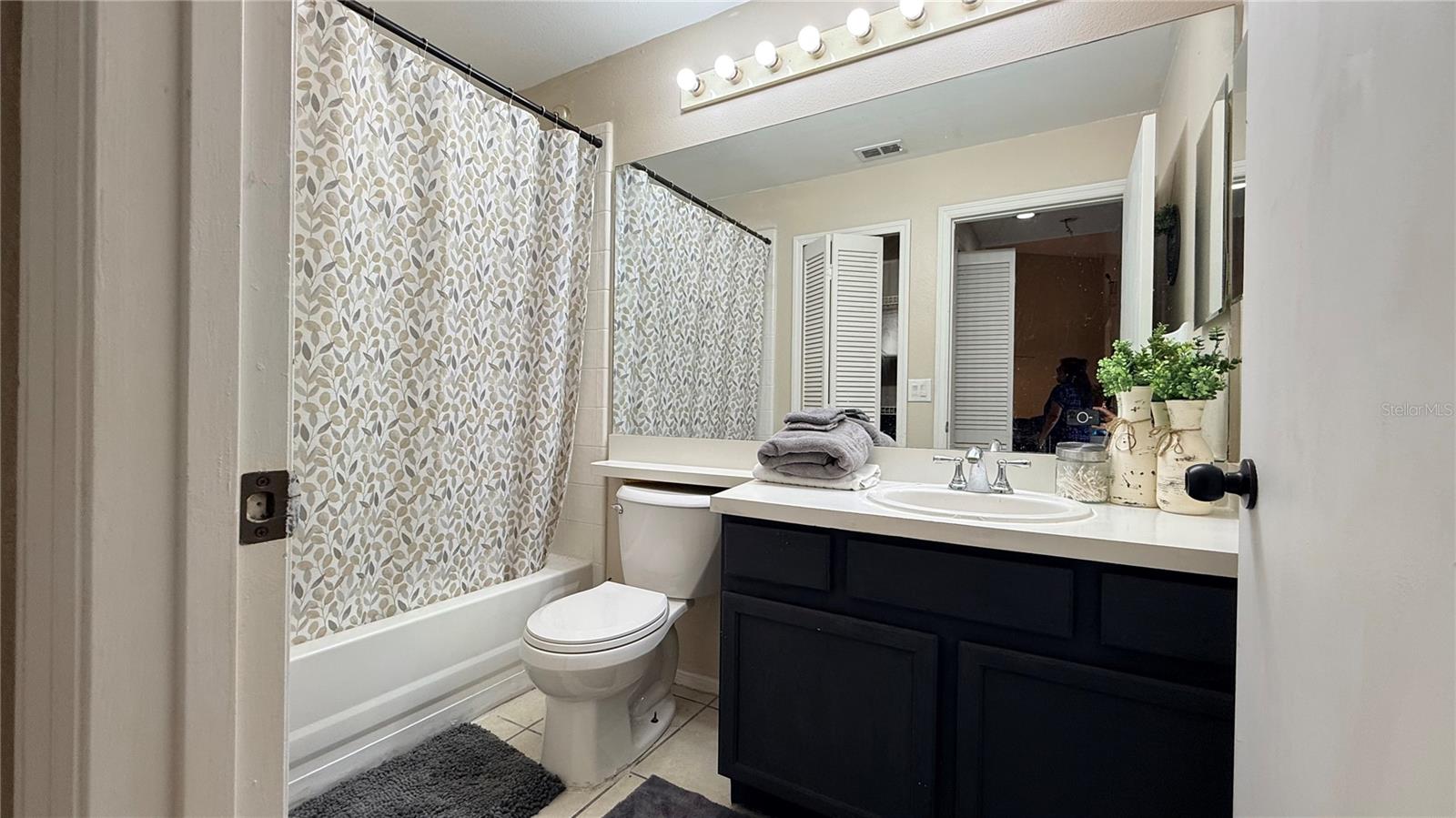 FAIRWAY GLEN AT MEADOW WOODS CONDO - Residential