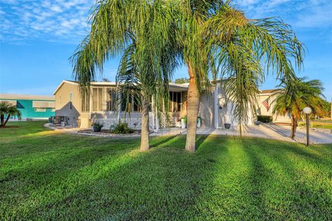 A home in PALMETTO