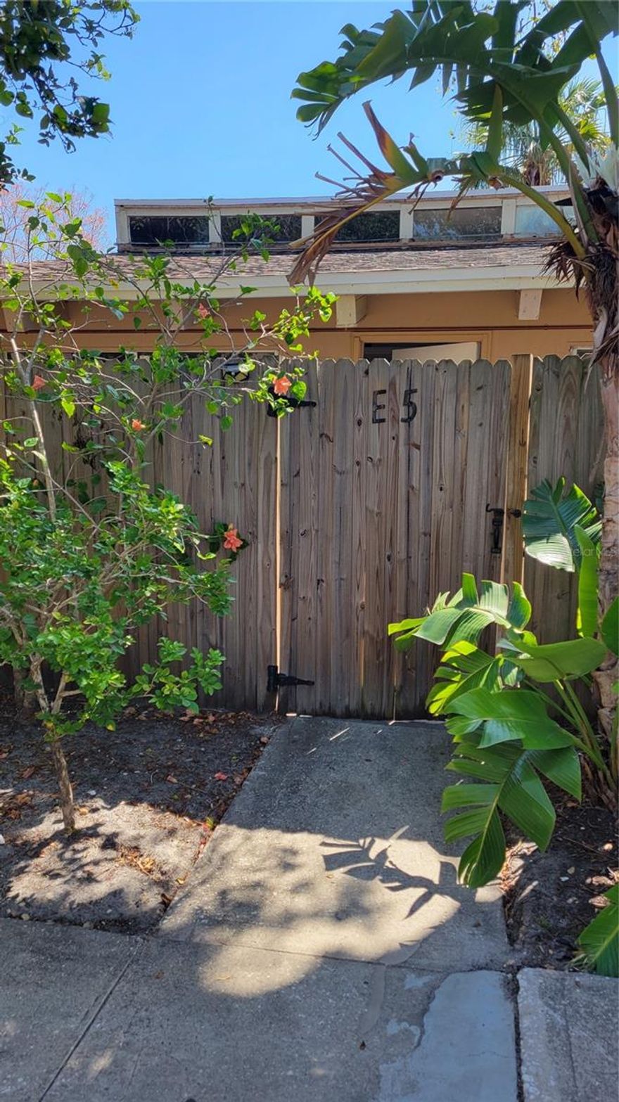 Annual UNfurnished Beautifully renovated ground floor condo with vaulted ceilings and flooded with natural light from sliding glass doors and clerestory windows. The floor plan is open for easy family time and entertaining. The kitchen is spacious with solid wooden cabinetry, topped with slab granite counters, custom backsplash, under cabinet lighting and complemented with stainless steel appliances. Both bedrooms are spacious and the main bedroom has a walk in closet and access to lanai. There is a fenced in patio area at the front of the unit and the rear of the unit. There is a portable washer and dryer combo in the unit. There is a large community pool almost outside your front door. This community is downtown Sarasota and close to shopping, dining, museums, theater, and Siesta Key Beach. Call today for your time in the Florida sunshine! This place is going to be hard to beat!
NOTE: This community is governed by a homeowners association. Approval may include an application, background screening, fees, and an approval process. Contact the agent for details.