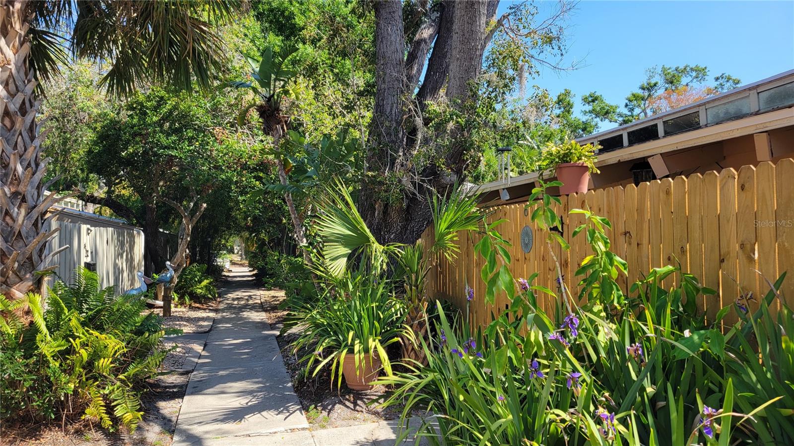 JEFFERSON CLUB - Residential Lease