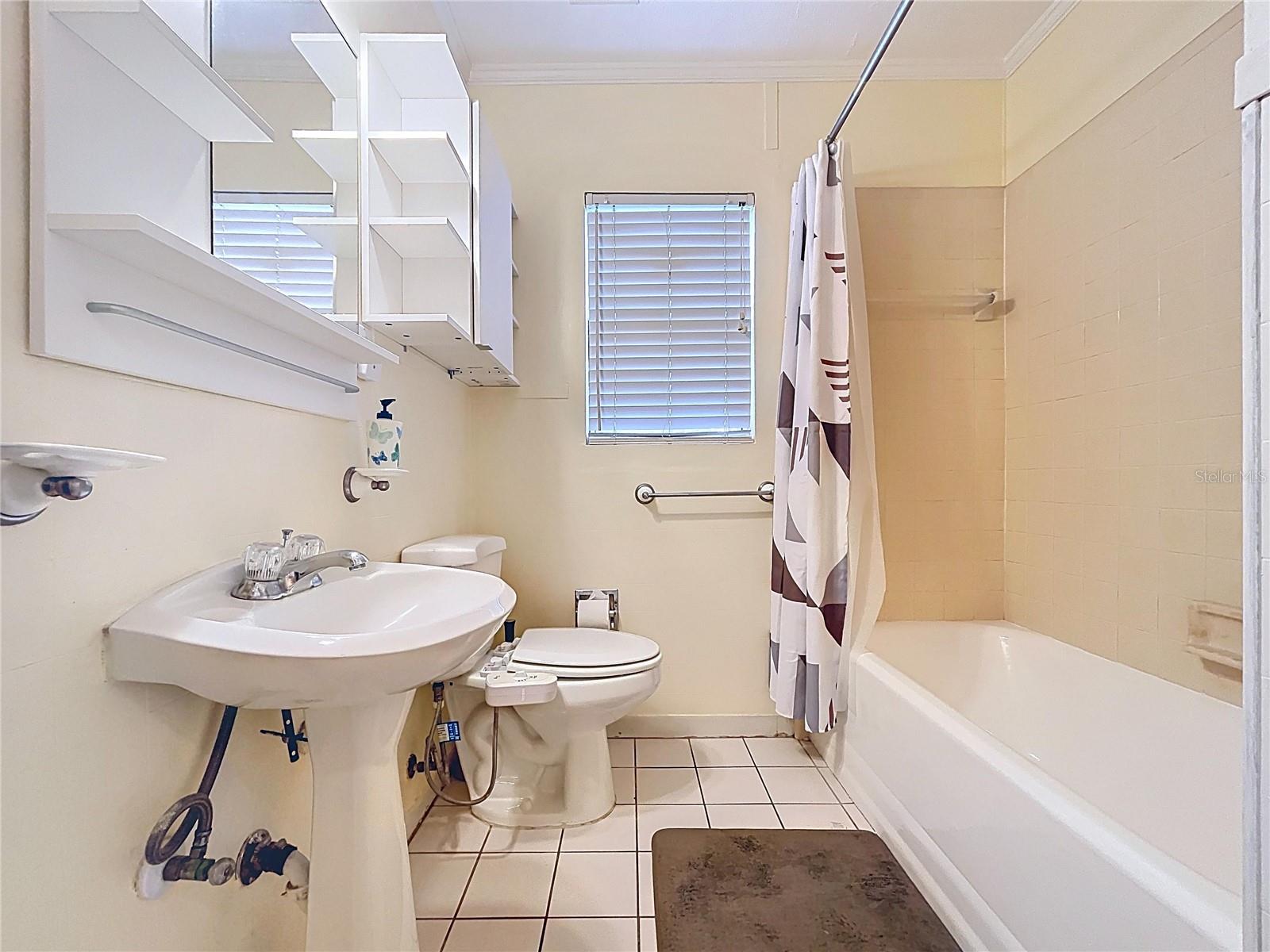 HULL LAURA V ADD - Residential