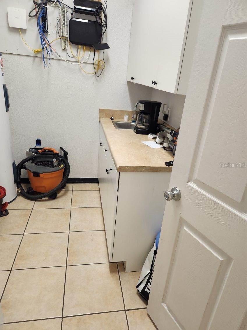 SANDHILL GARDEN PK/COMMERCE - Commercial Lease