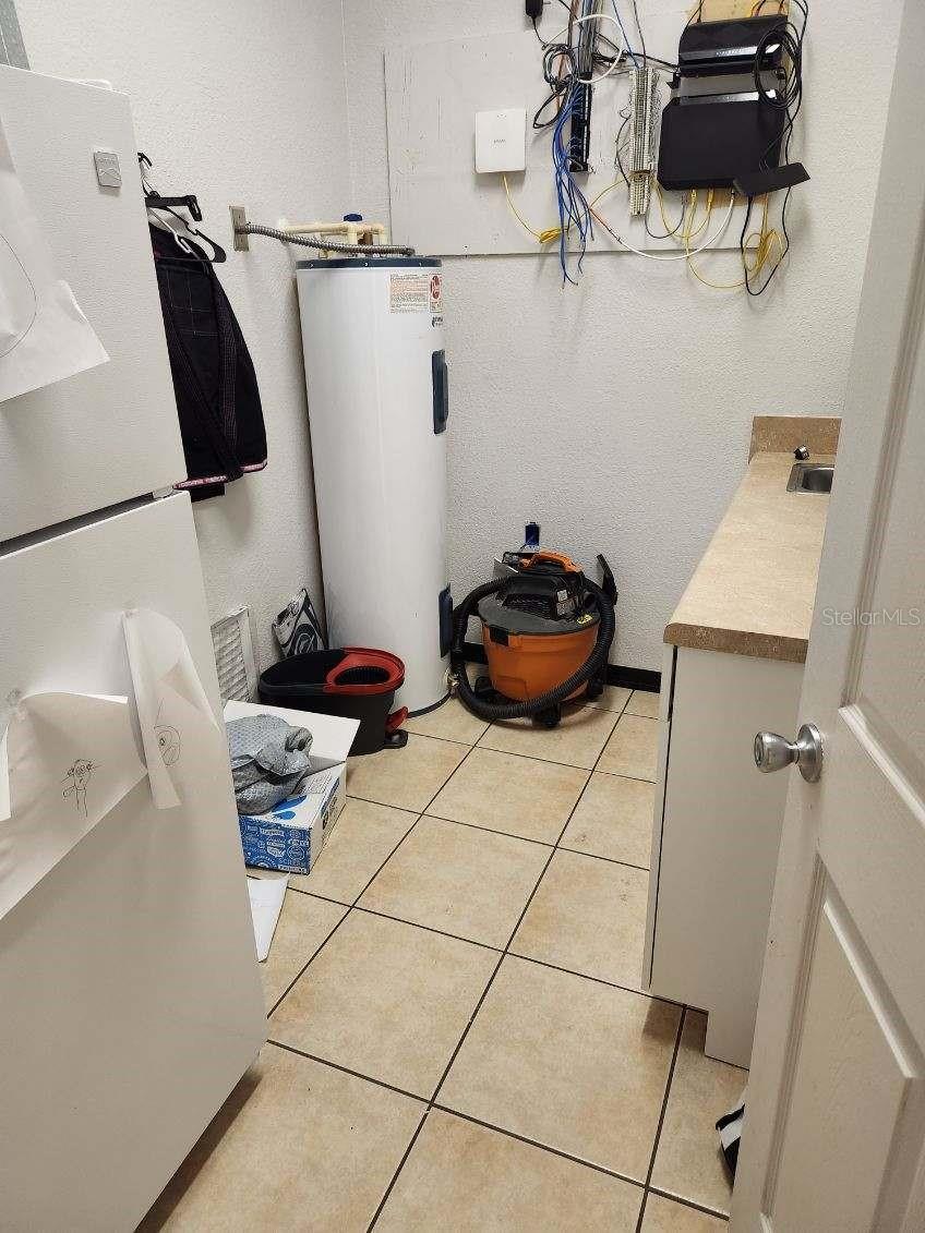 SANDHILL GARDEN PK/COMMERCE - Commercial Lease