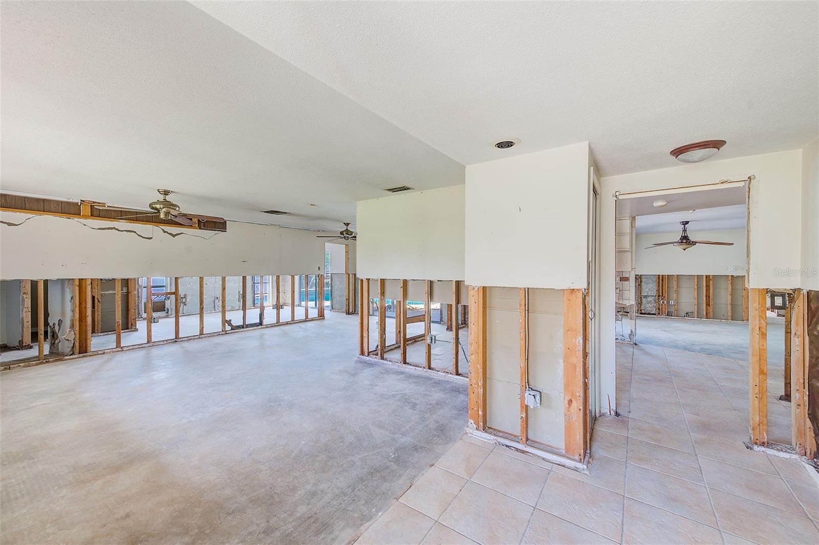 SHARON OAKS - Residential