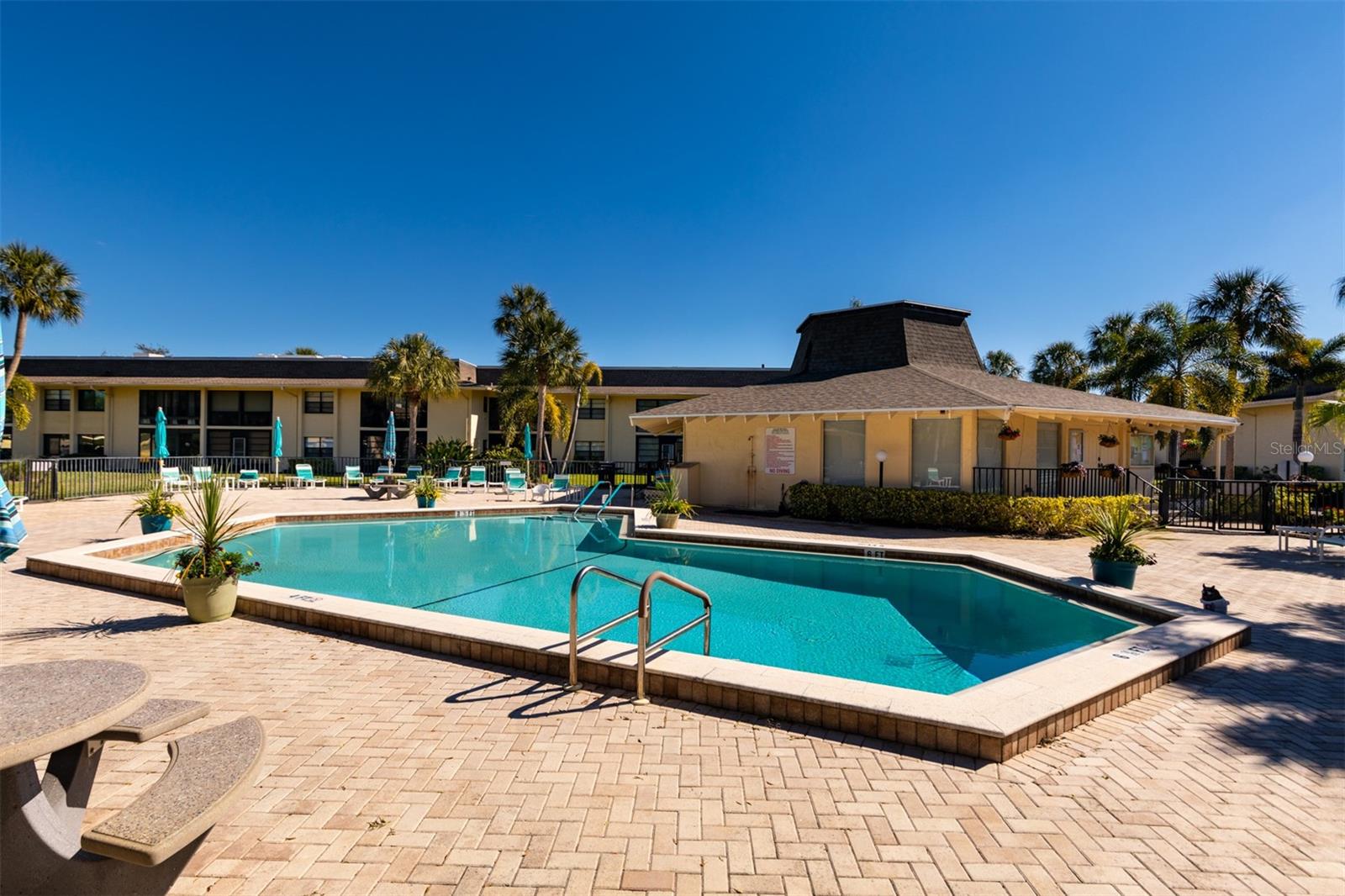 VILLAS DE GOLF CONDO - Residential