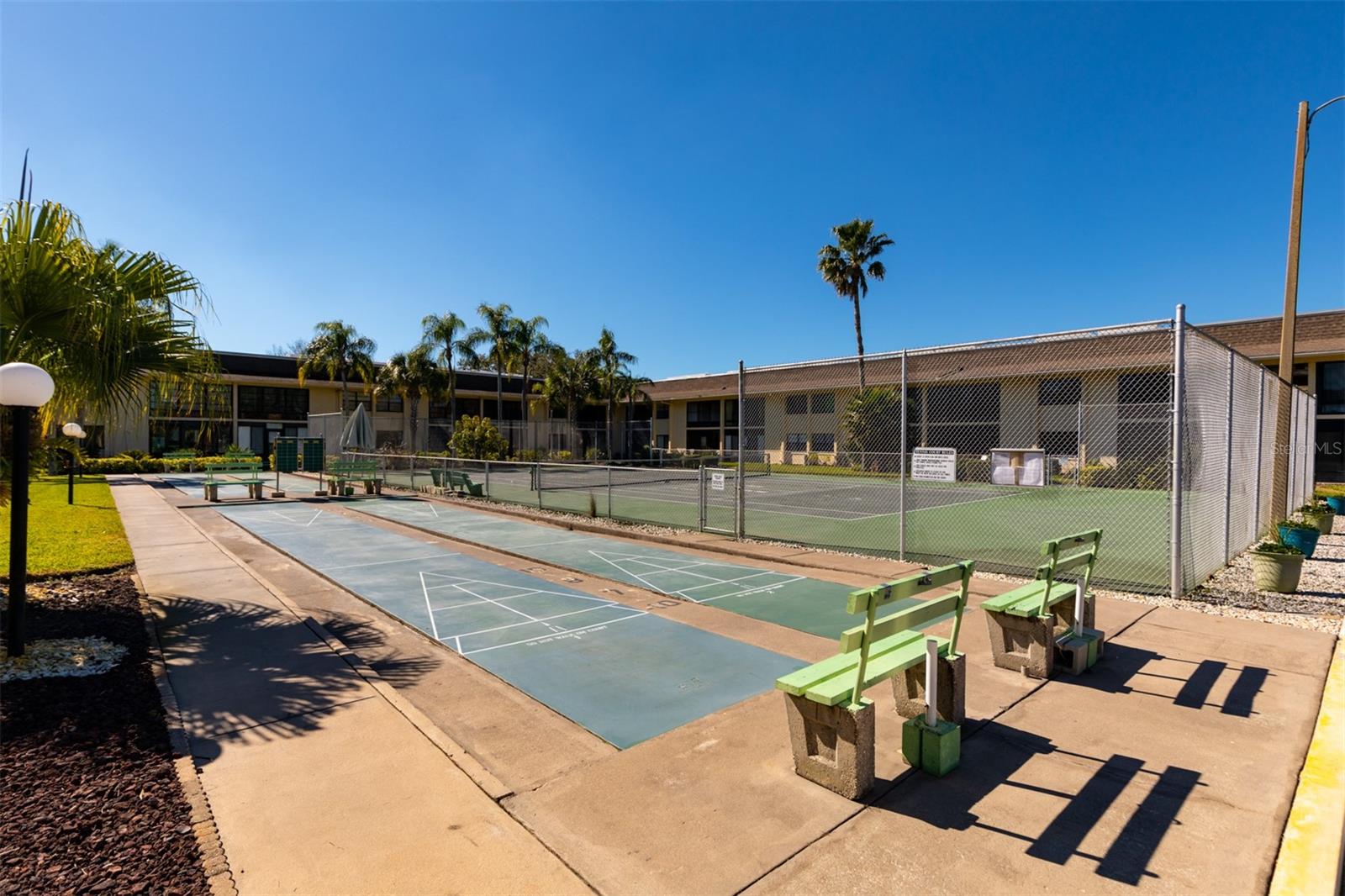 VILLAS DE GOLF CONDO - Residential