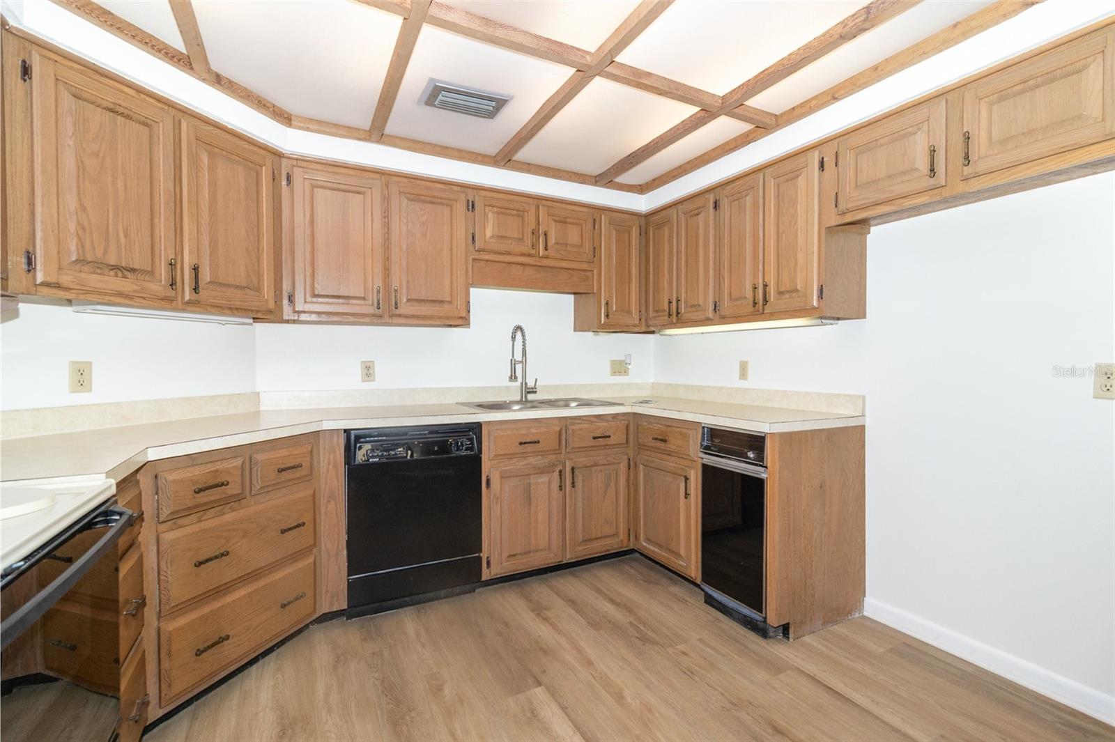 1424 MT LAUREL DRIVE