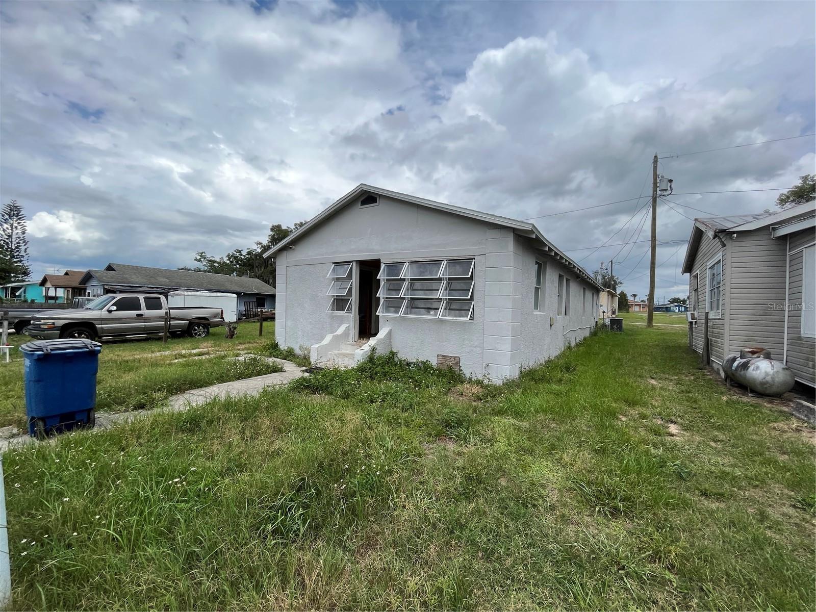 852 SHIRLEY STREET
