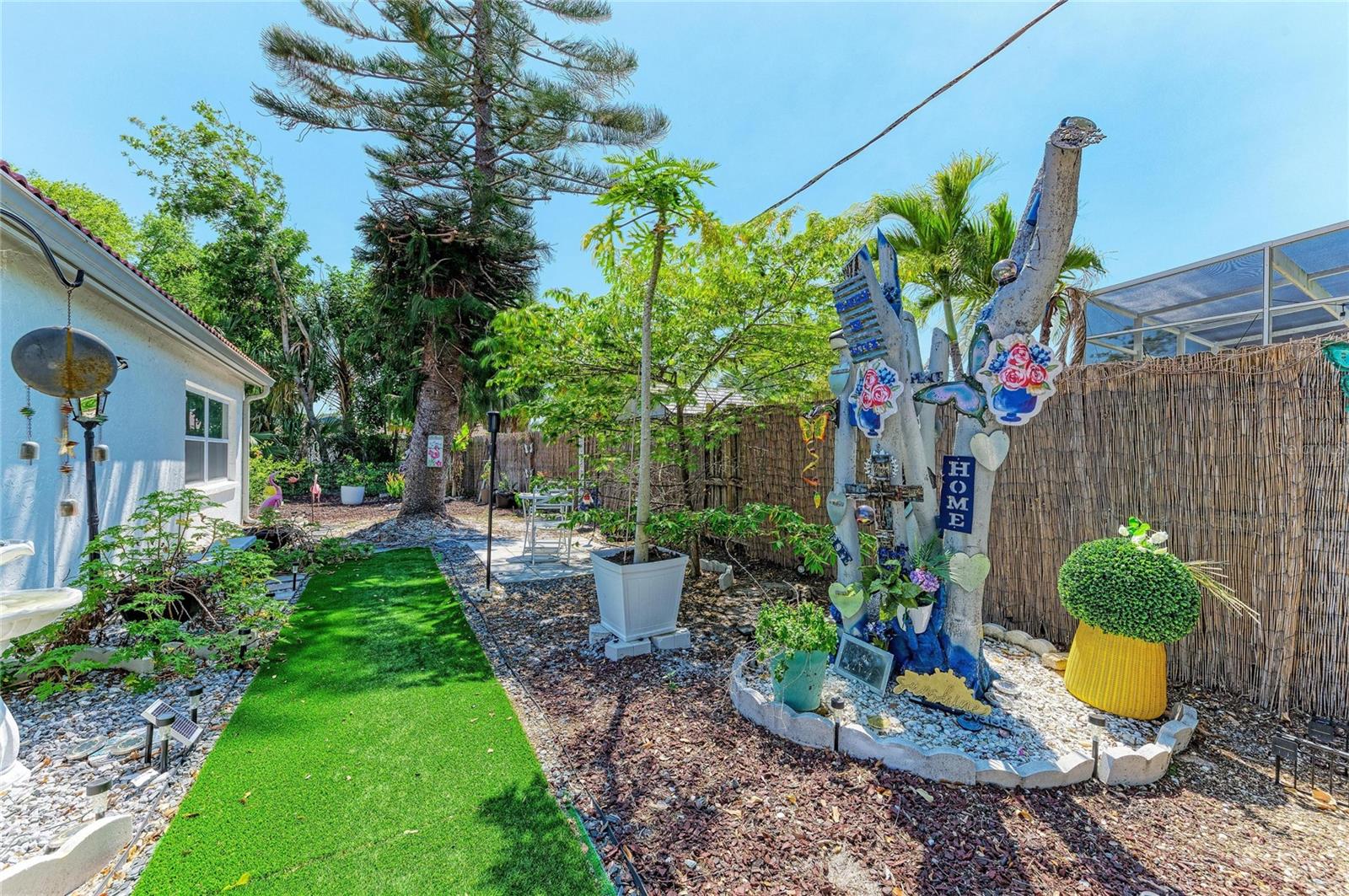 LAS CASAS CONDO - Residential