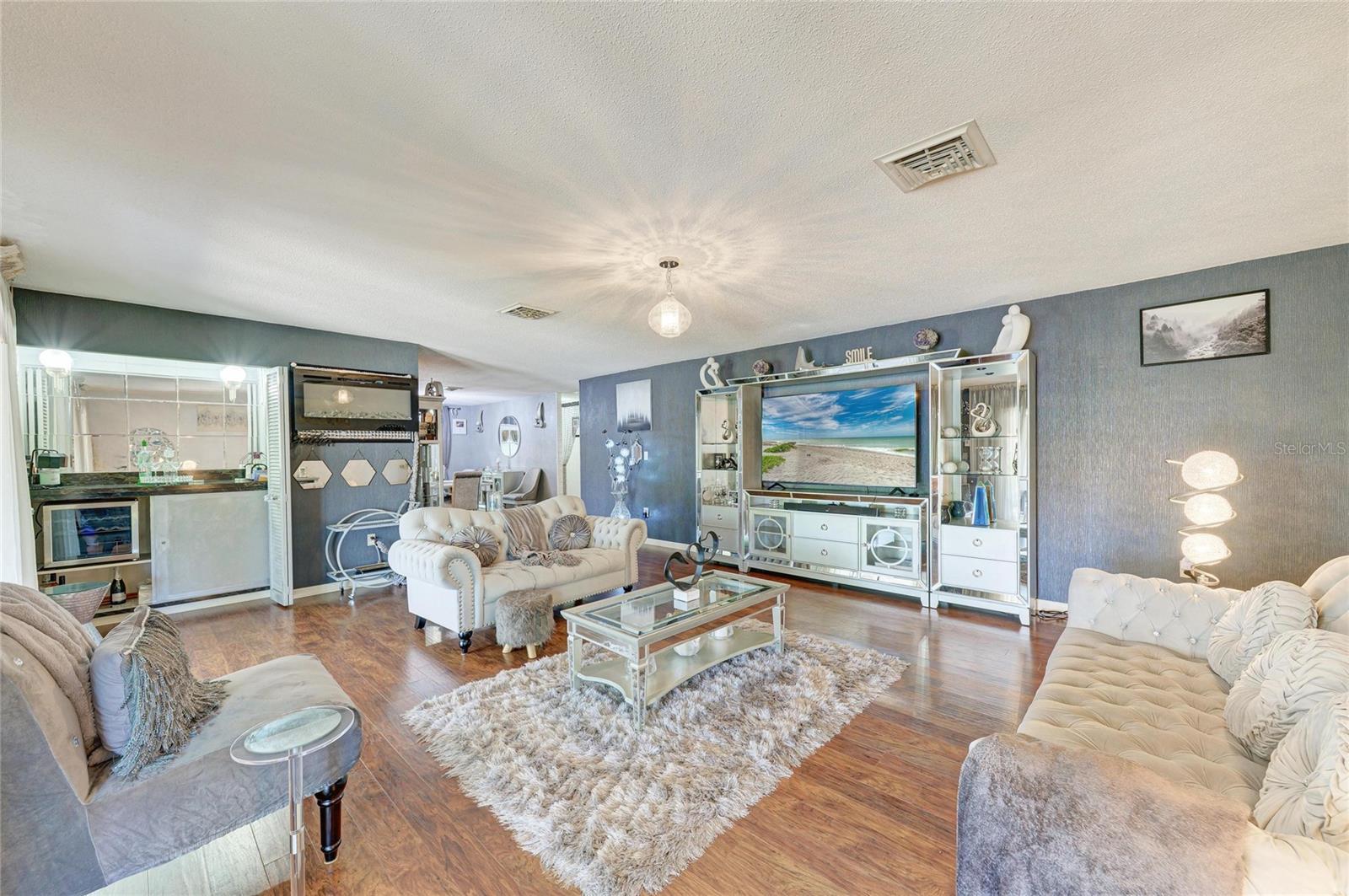 LAS CASAS CONDO - Residential