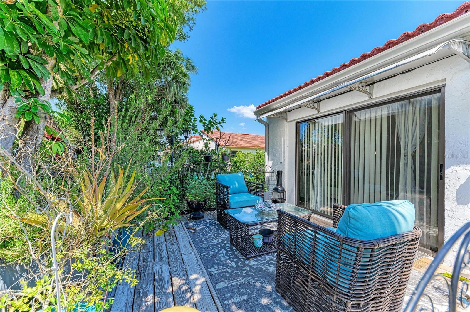 LAS CASAS CONDO - Residential