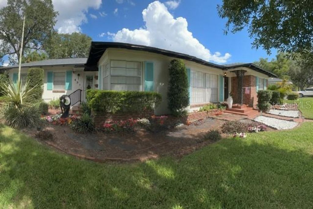 Photo of 451 W Davis Boulevard, Tampa, FL 33606 (MLS # TB8427569)