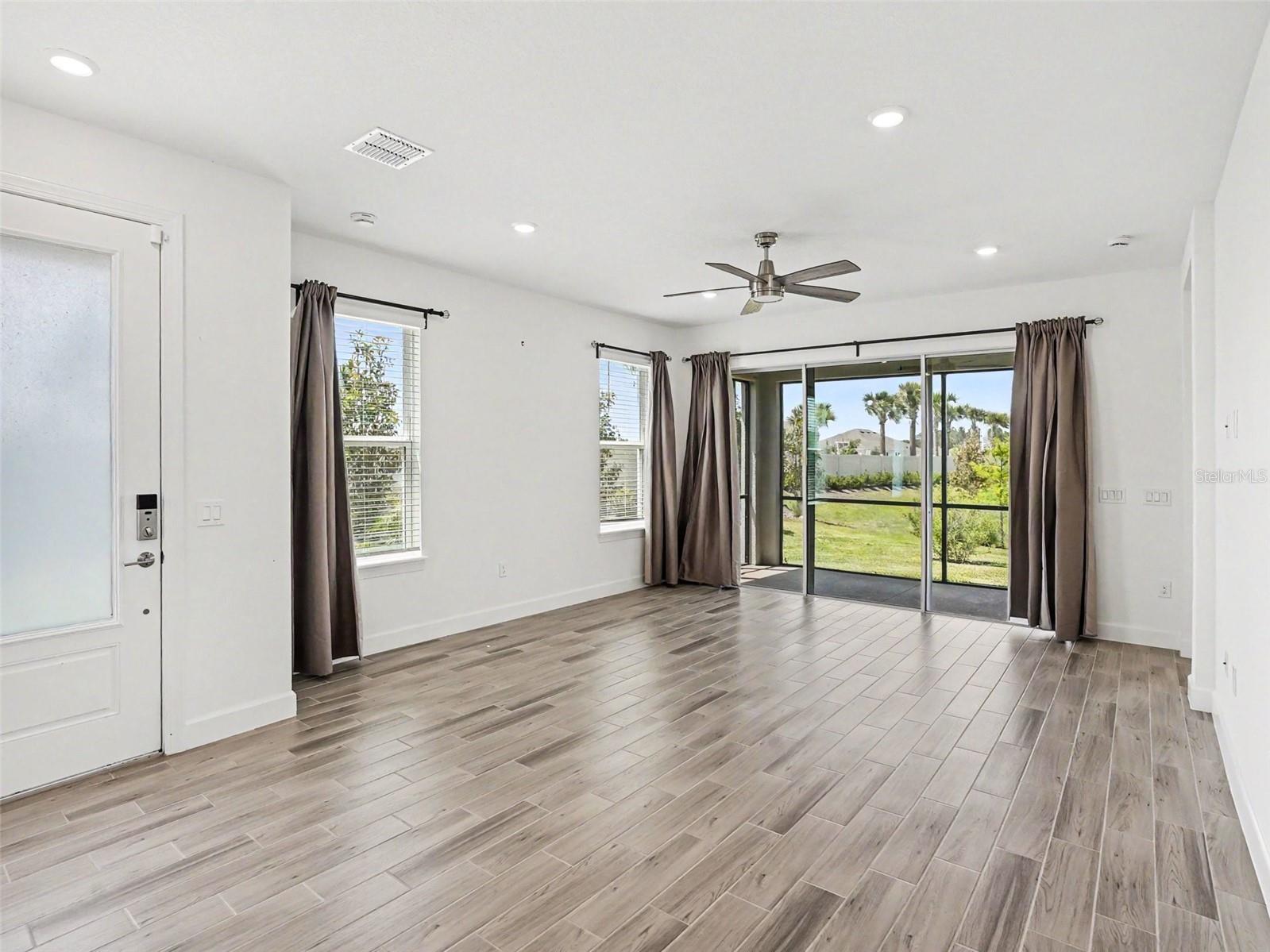 ESPLANADE AT CENTER LAKE RANCH PH 1 - Residential