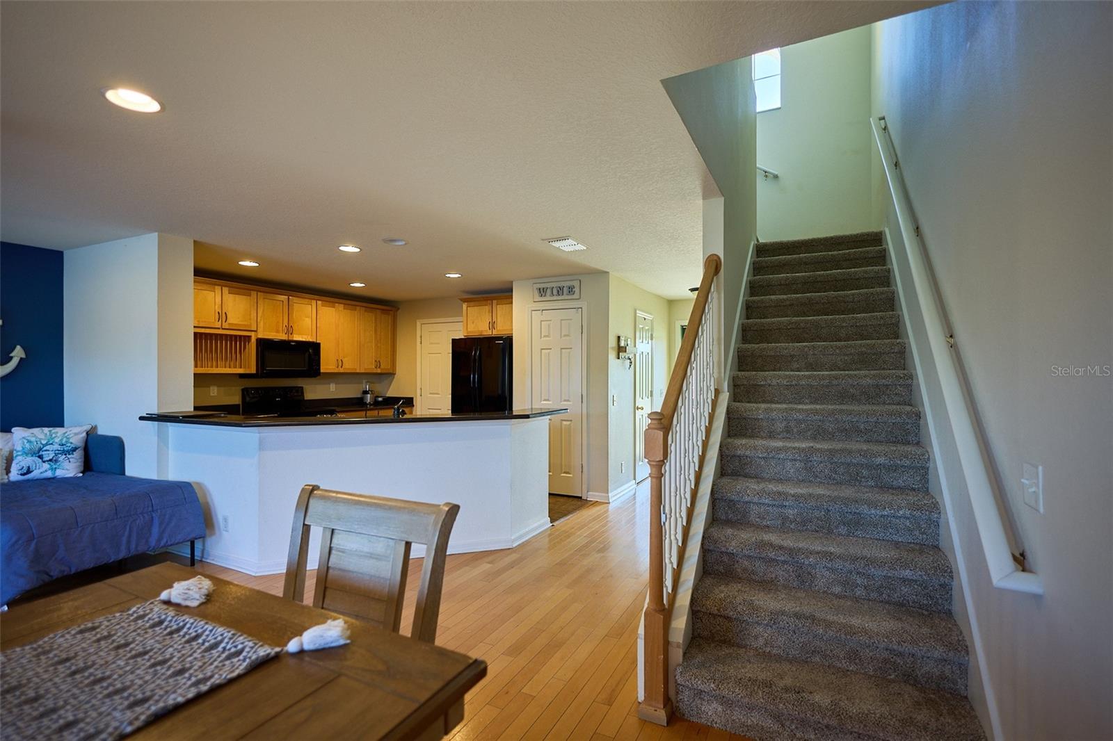 SUNSET POINTE TWNHMS - Residential