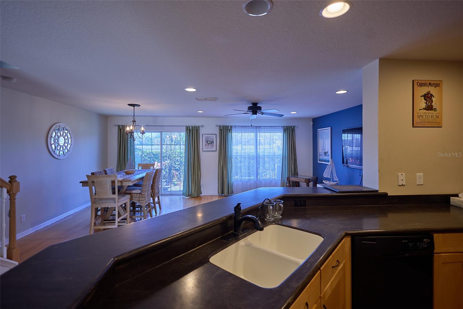 SUNSET POINTE TWNHMS - Residential