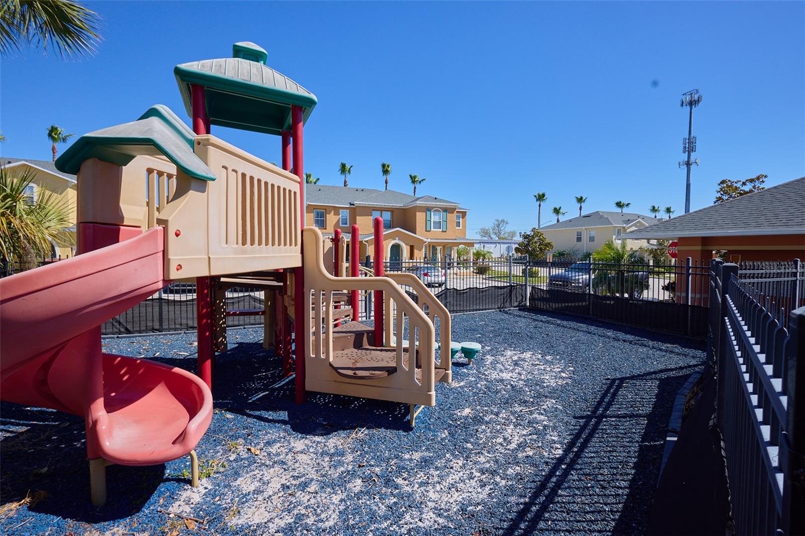 SUNSET POINTE TWNHMS - Residential