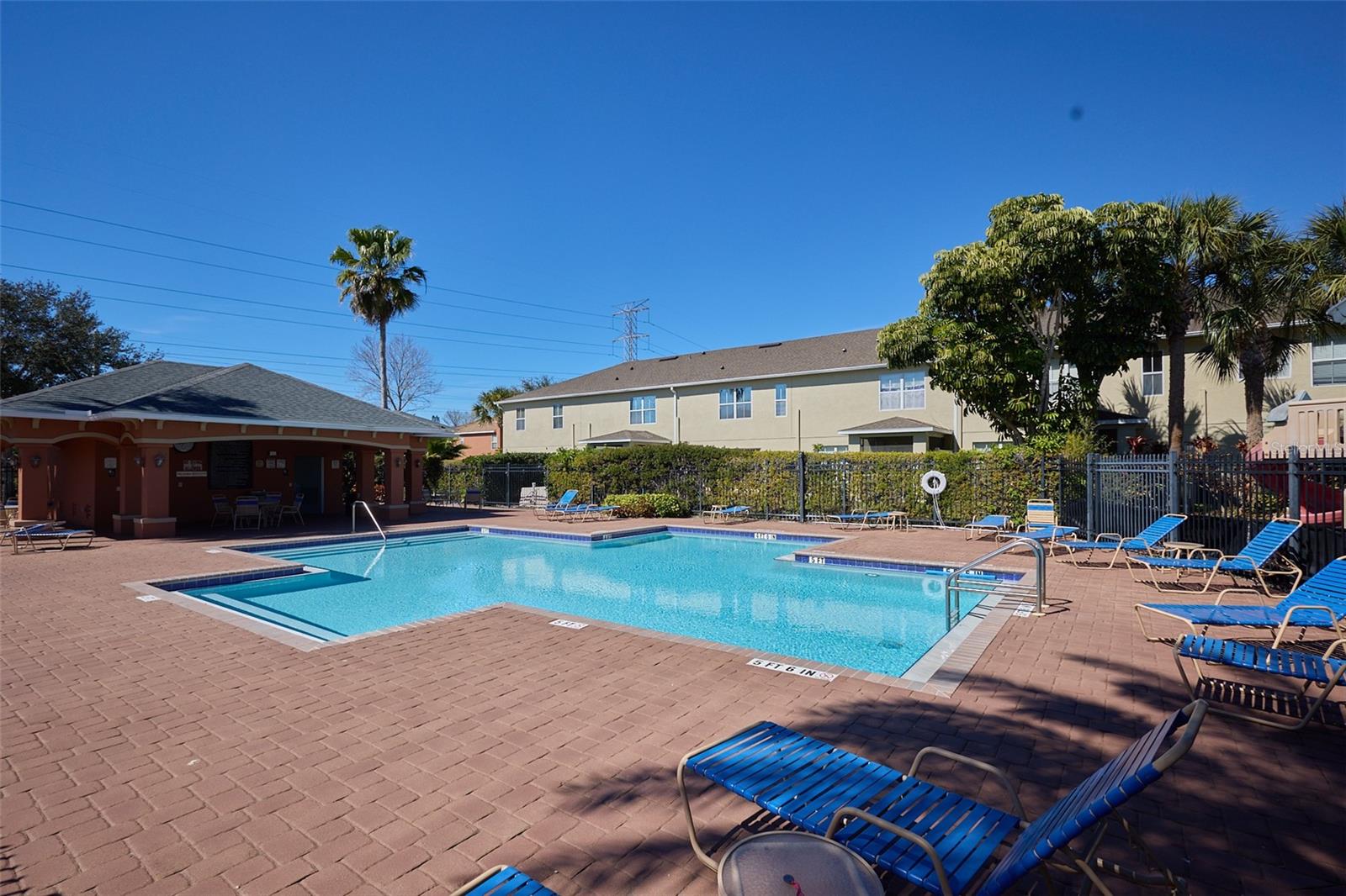 SUNSET POINTE TWNHMS - Residential