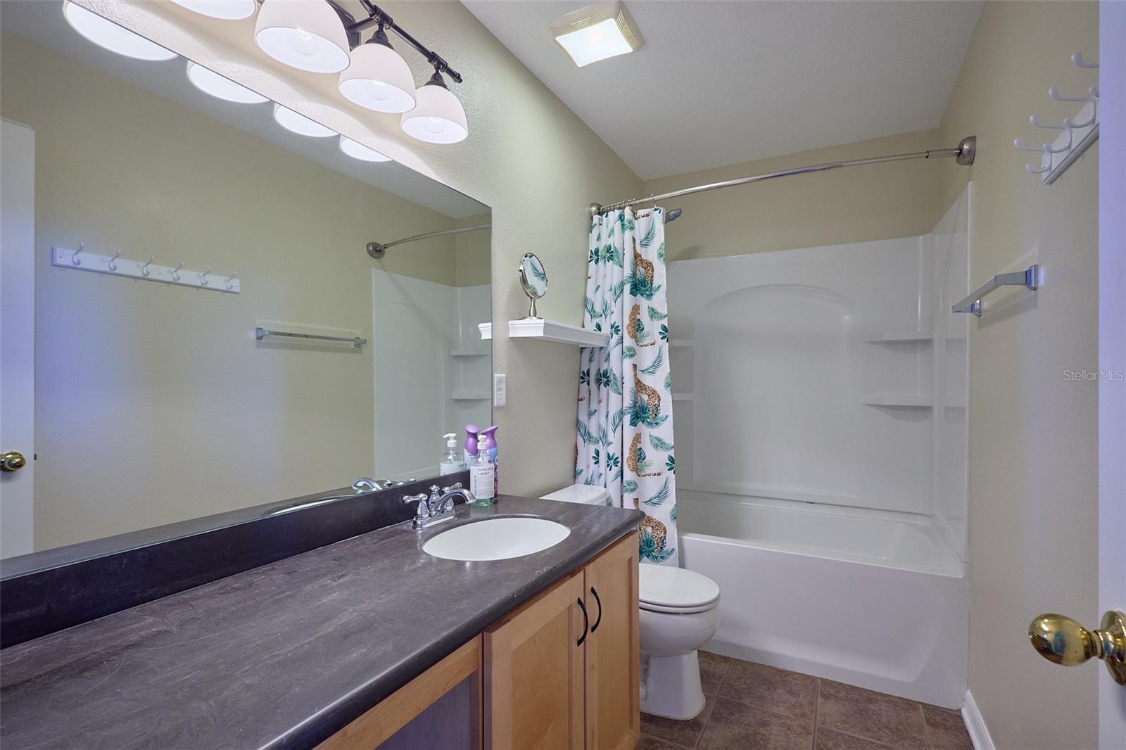 SUNSET POINTE TWNHMS - Residential