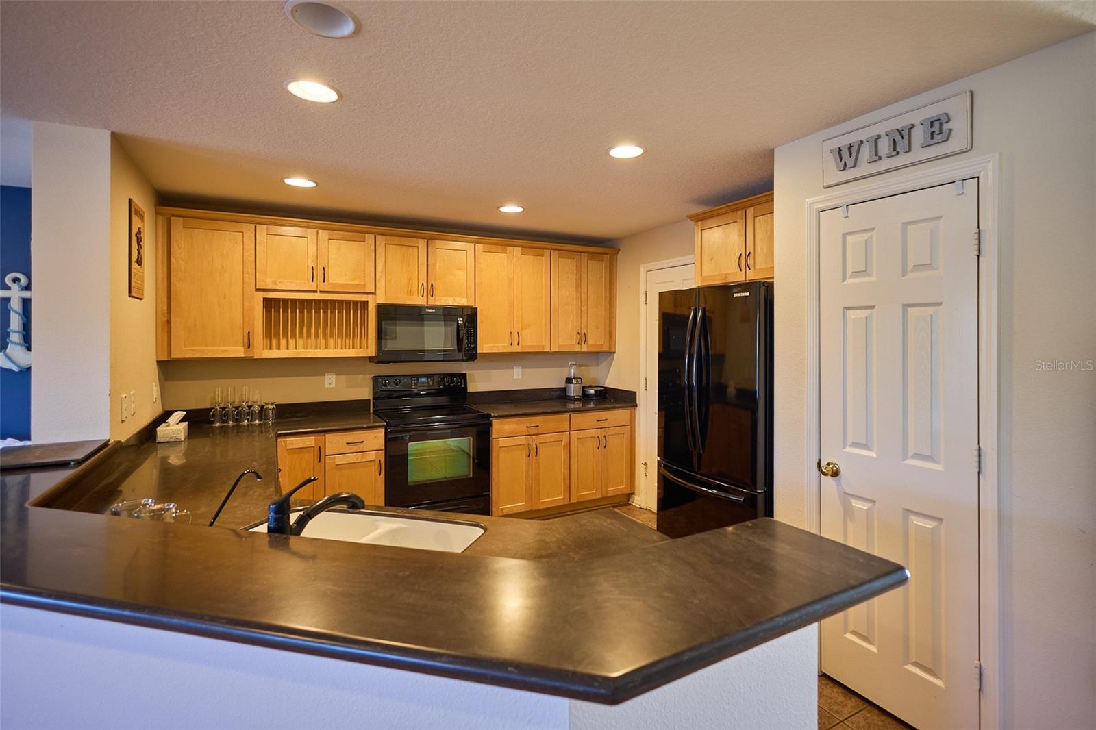 SUNSET POINTE TWNHMS - Residential