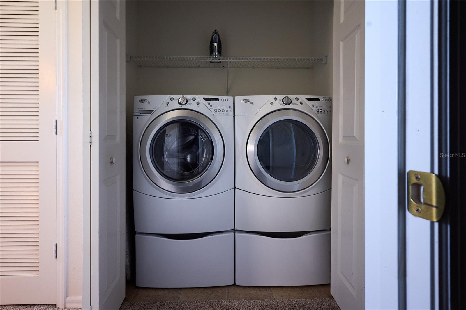 SUNSET POINTE TWNHMS - Residential