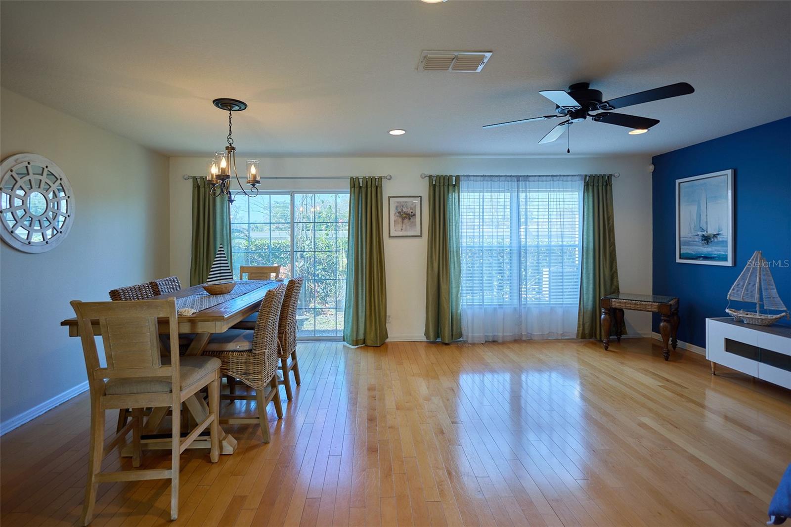 SUNSET POINTE TWNHMS - Residential