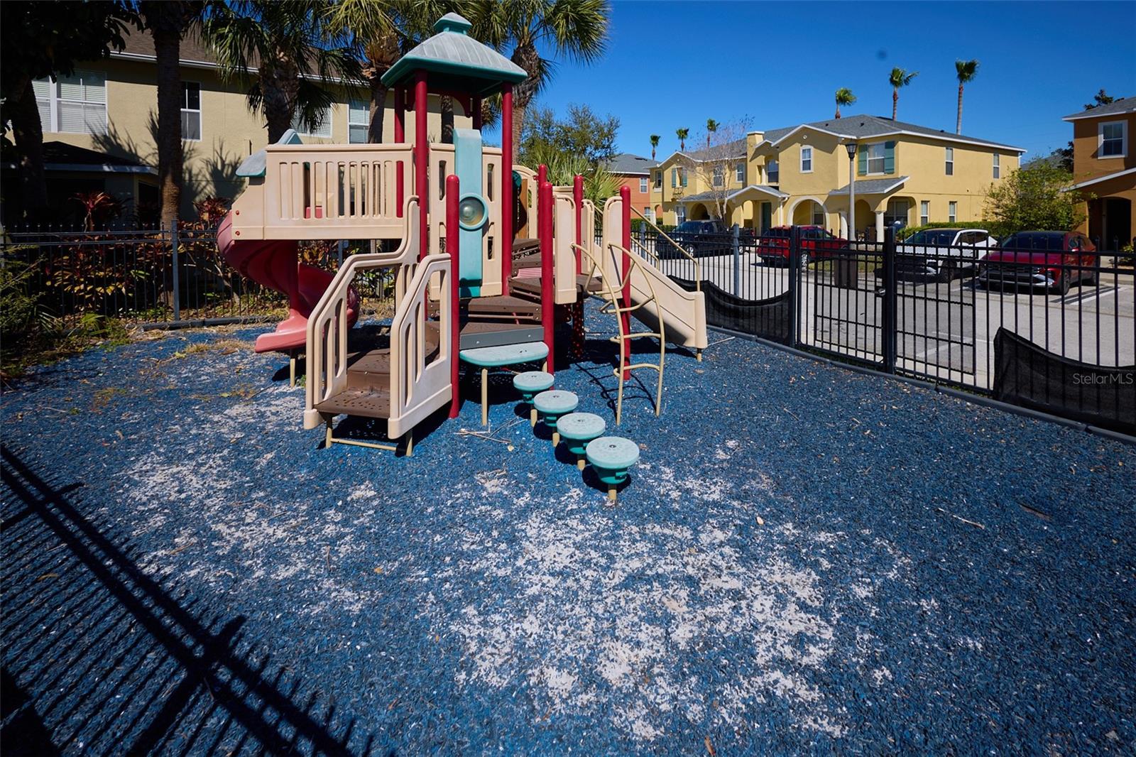 SUNSET POINTE TWNHMS - Residential