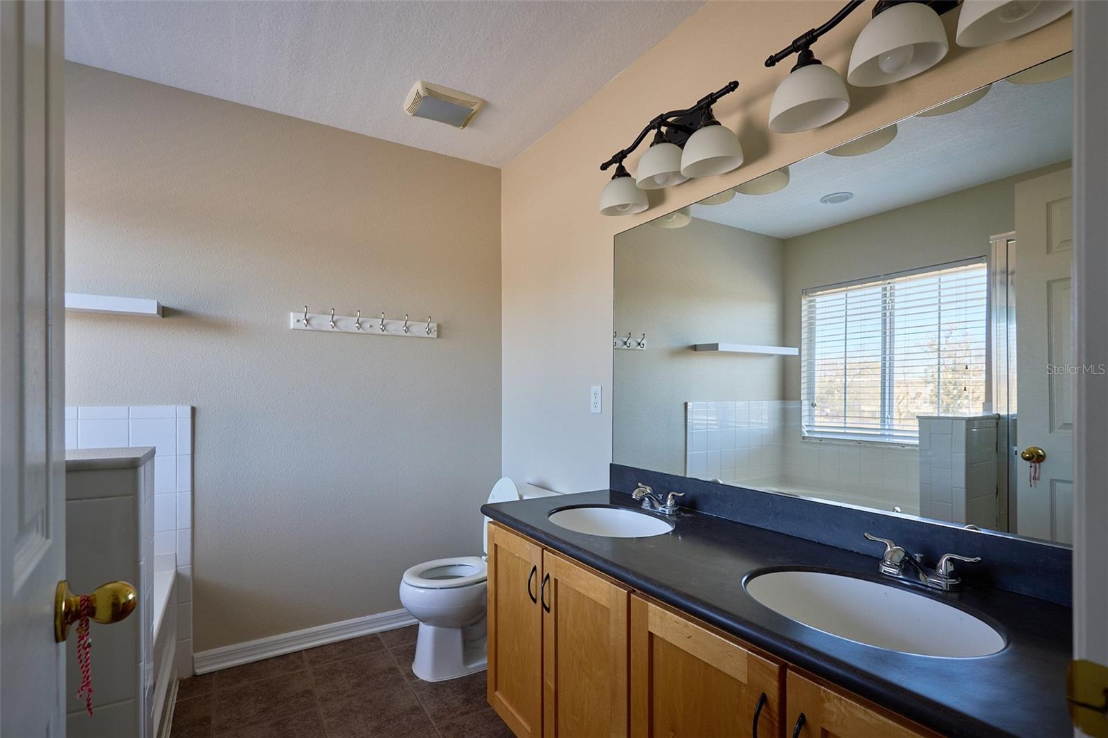 SUNSET POINTE TWNHMS - Residential