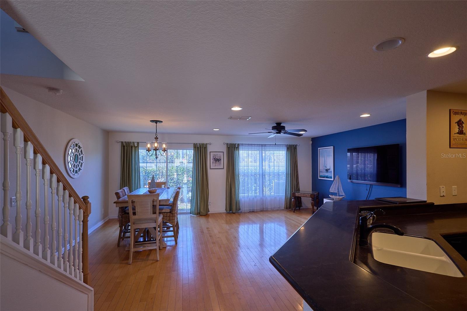 SUNSET POINTE TWNHMS - Residential