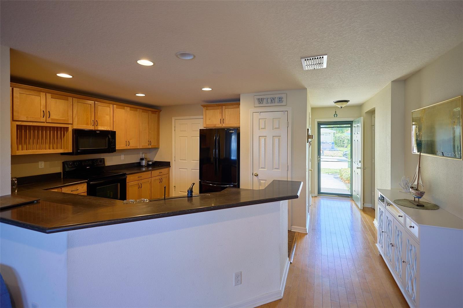 SUNSET POINTE TWNHMS - Residential