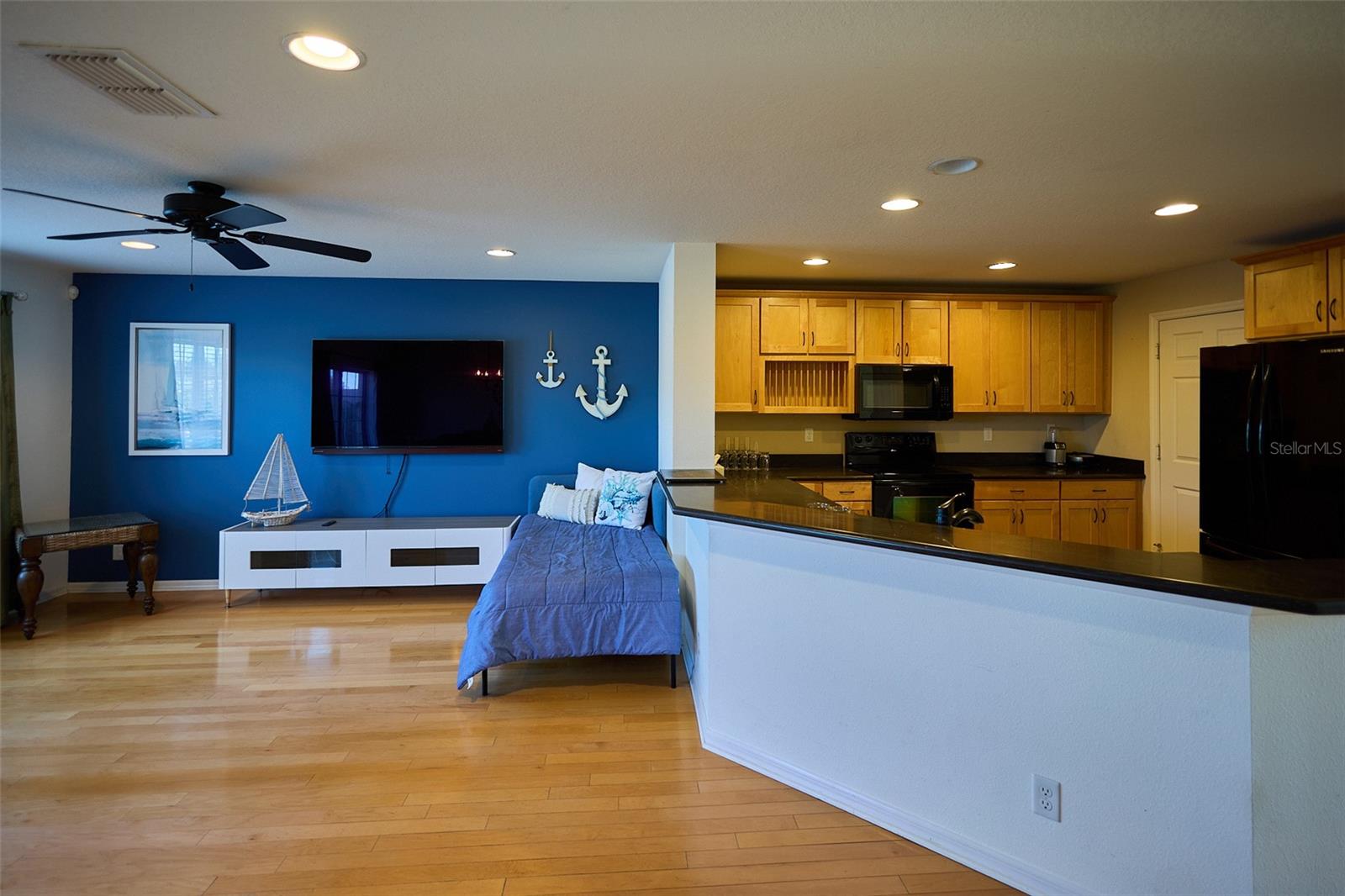 SUNSET POINTE TWNHMS - Residential