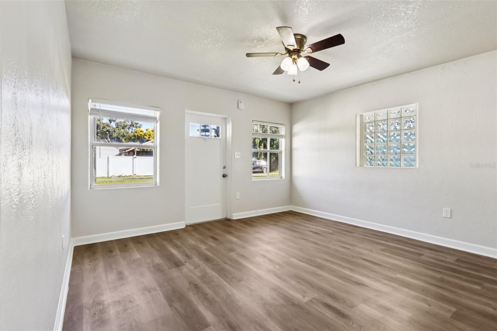 2620 HAWTHORNE STREET