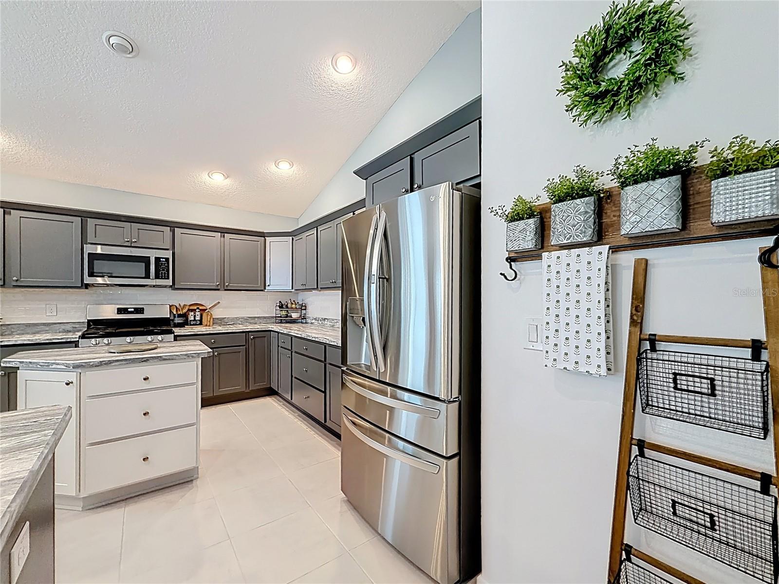 VILLAGES/SOUTHERN OAKS UN 90 - Residential