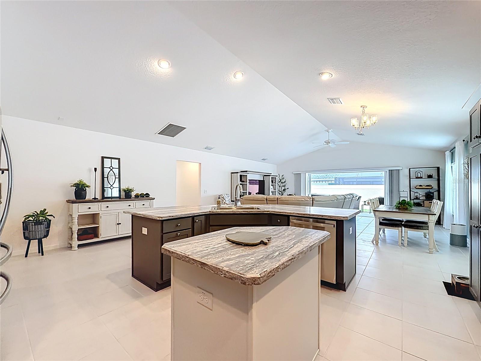 VILLAGES/SOUTHERN OAKS UN 90 - Residential