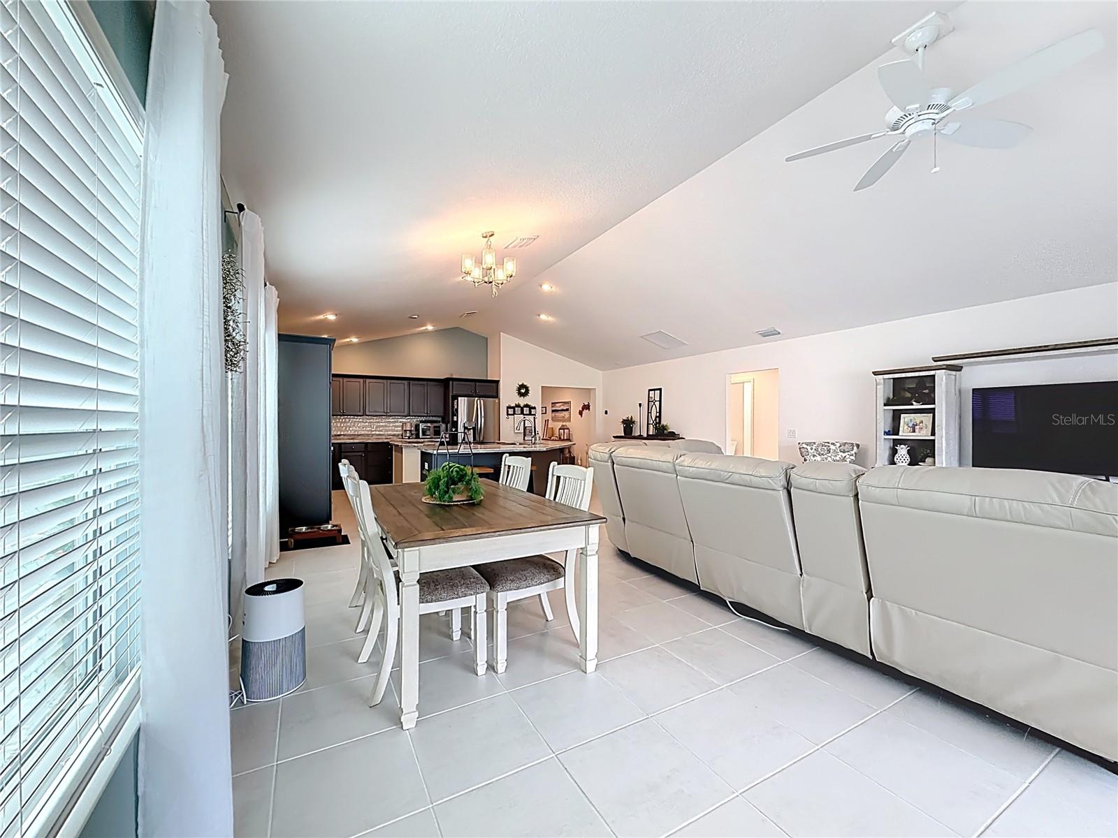 VILLAGES/SOUTHERN OAKS UN 90 - Residential