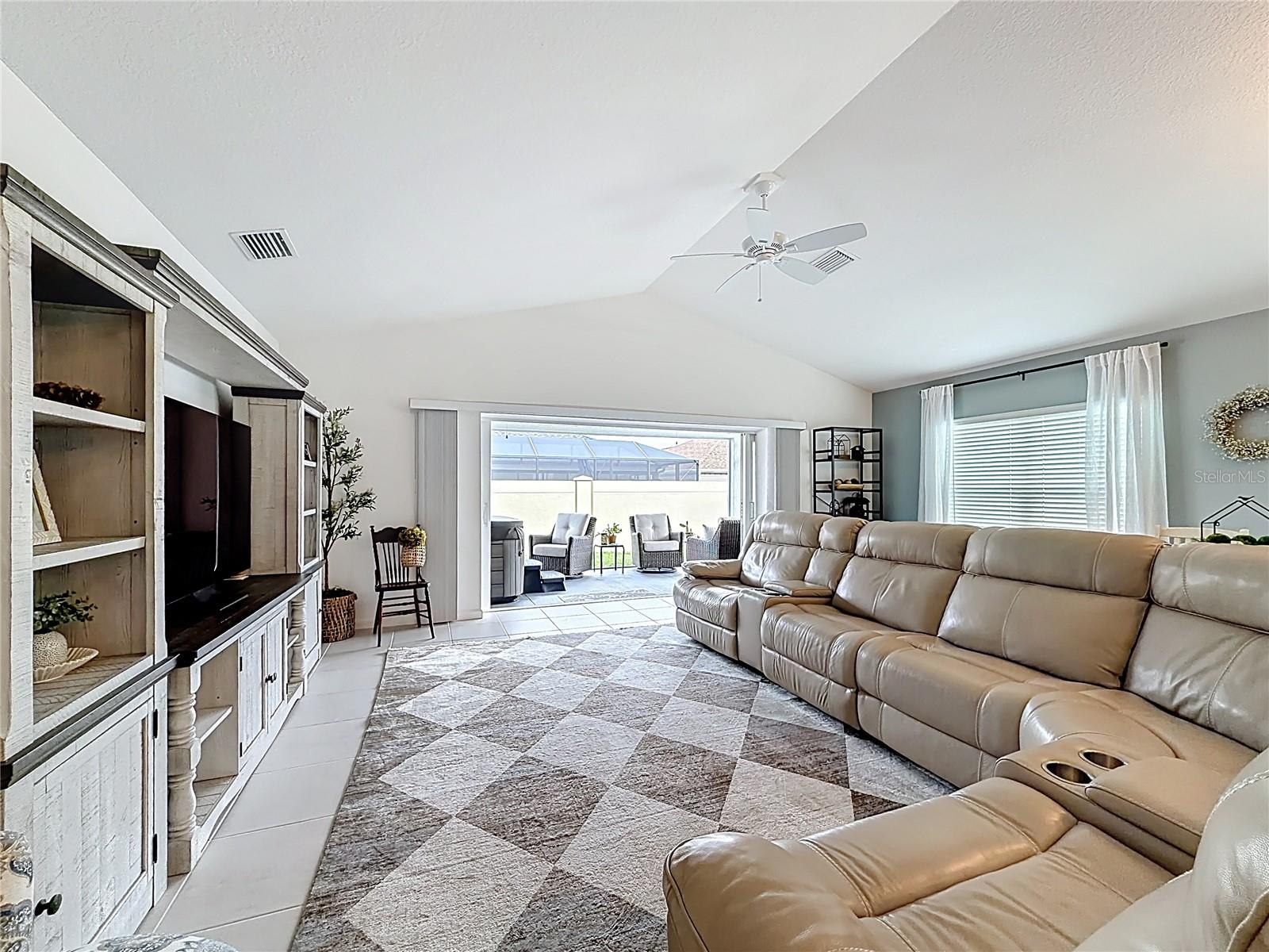 VILLAGES/SOUTHERN OAKS UN 90 - Residential